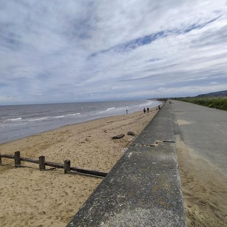 2 Bedroom Caravan, Edi Rita, Robin Hood, Pet Friendly Meliden 外观 照片